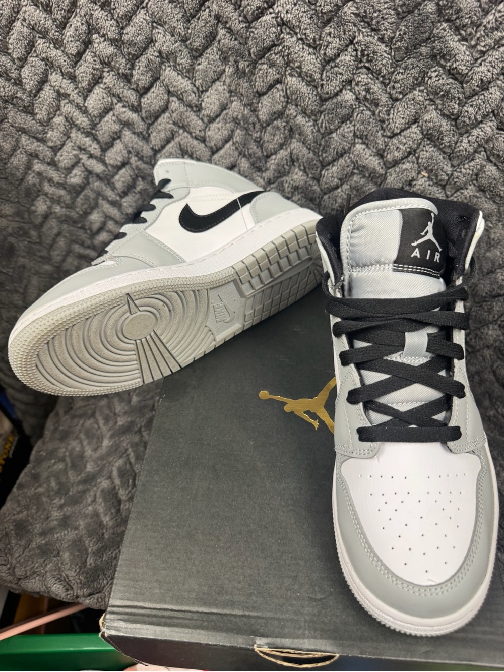 Nike Air Jordan 1 Mid Light Smoke Grey